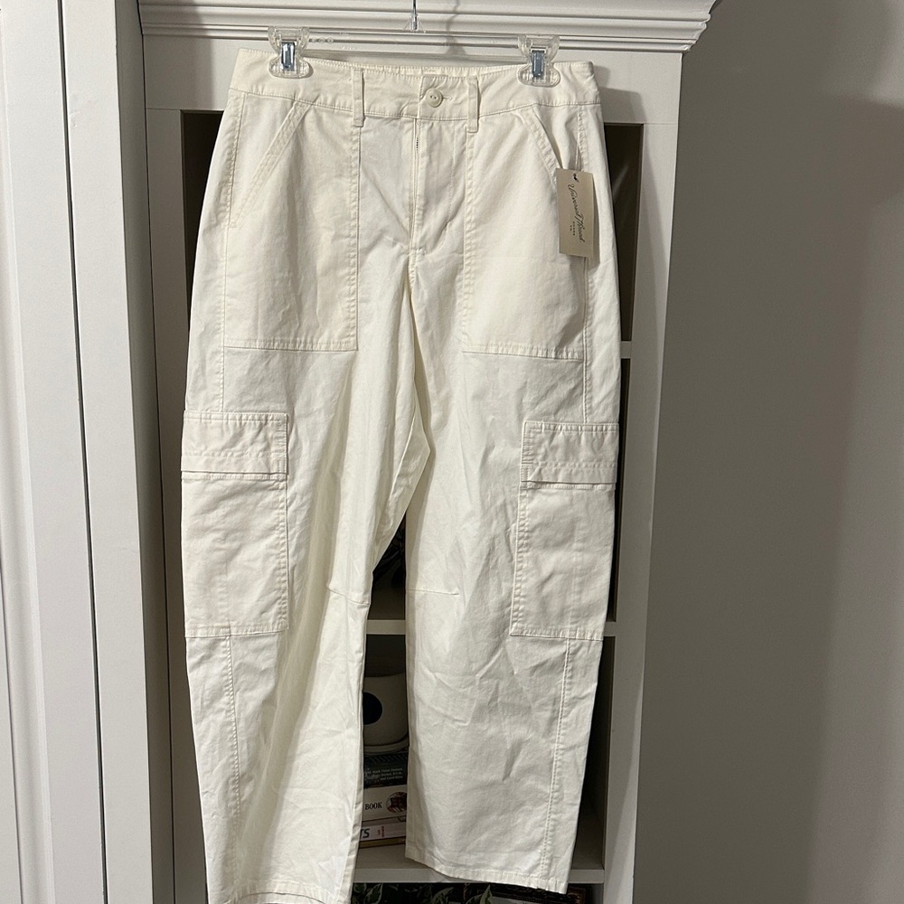 Women’s cream colored barrel  Cargo Pants